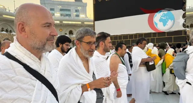 Türk Siyasetçiler Kabe'de Hac İbadetlerini Yerine Getiriyor