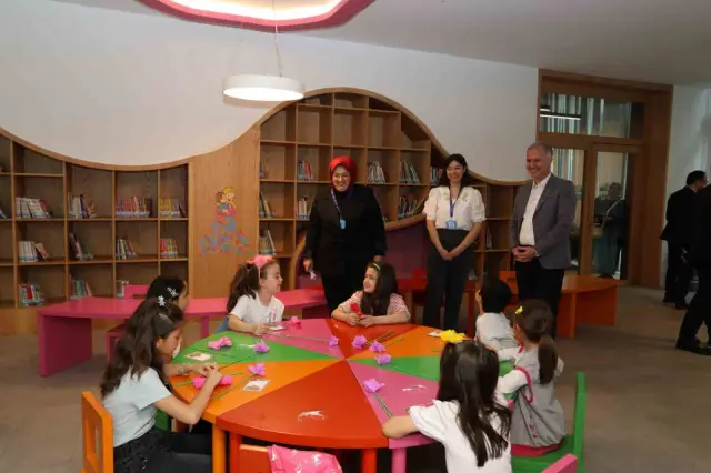 İnegöl Belediyesi Anneler Gününde Miniklere El Yapımı Hediyeler Hazırlattı