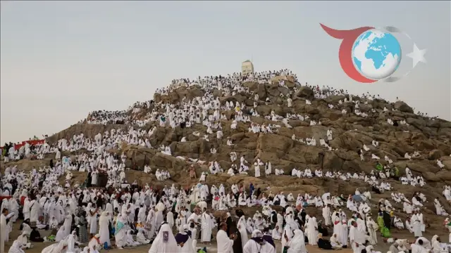 Mekke’de Hacı Adayları Arafat Yolunda: Dualar, İbadetler ve Manevi Huzur