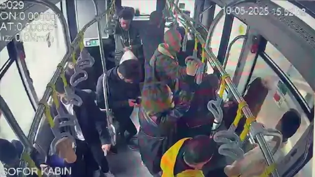 İstanbul Beylikdüzü Haramidere Sanayi Metrobüs Durağı'nda Kaza