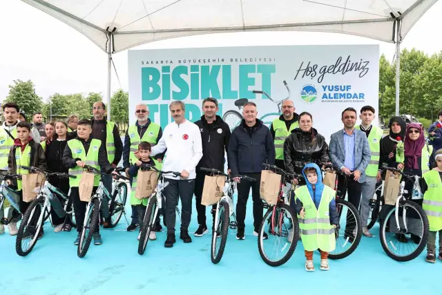 Sakarya Büyükşehir Belediye Başkanı Bisiklet Turunda Ödüller Dağıttı