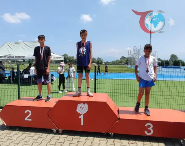 Sakarya'da Atletizm Fırtınası: Genç Sporcular Başarıya Koştu