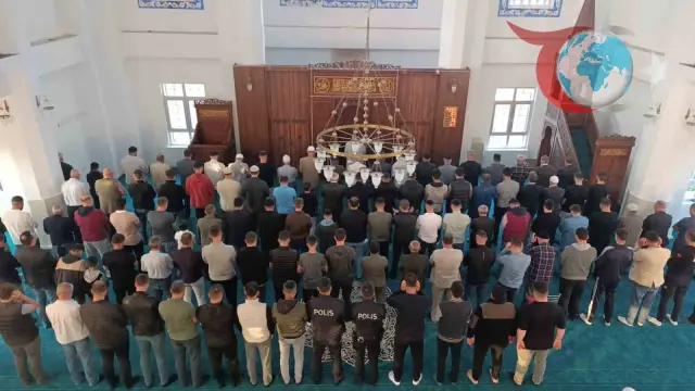 Van'da Kurban Bayramı Namazında Manevi Atmosfer Hakim Oldu