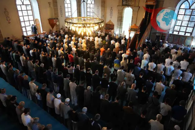 Samsun'da Kurban Bayramı Coşkusu: Büyük Cami'de Huşu İçinde Bayram Namazı