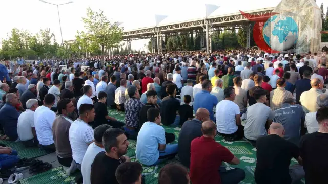 Adıyaman’da Bayram Namazı Coşkusu ve Bayramlaşma Töreni
