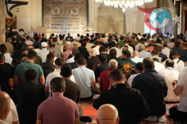 Edirne'de Kurban Bayramı Coşkusu: Camilere Akın Eden Halk Bayramlaştı