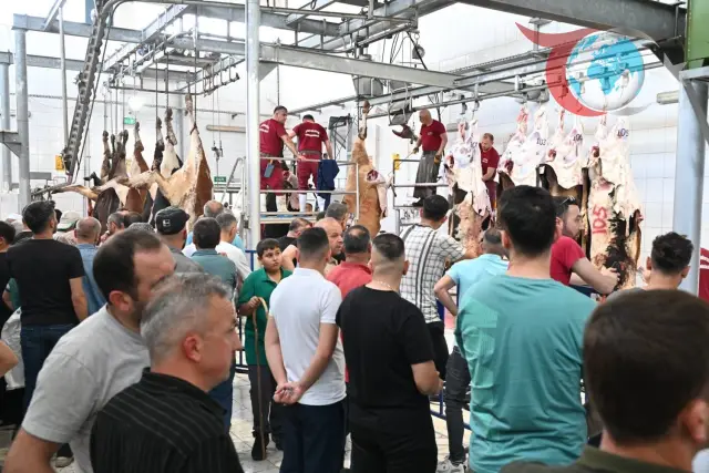 Isparta Belediyesi Kurban Bayramı'nda Hijyenik Kesim Hizmeti Sunuyor