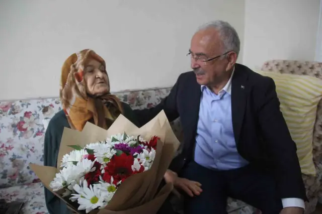 110 yaşındaki Hayriye Aybastı, Ordu’da Kendi Bahçesinde İşlerini Yapmaya Devam Ediyor