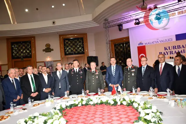 Malatya'da Kurban Bayramı Coşkusu: Resmi Törenle Birlik ve Kardeşlik Mesajları