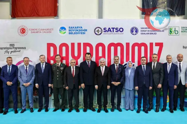 Sakarya'da Bayram Coşkusu: Protokol Bir Araya Geldi