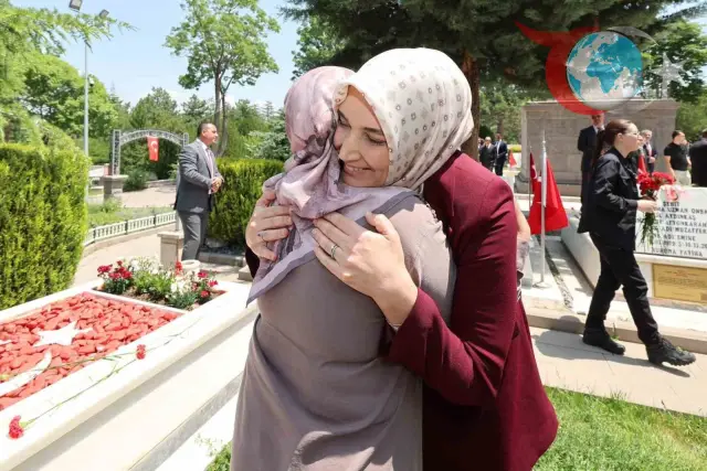 Afyonkarahisar'da Bayramda Duygusal Şehitlik Ziyareti