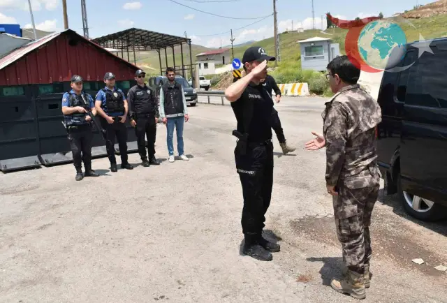 Hakkari Emniyet Müdürü'nden Yüksekova Polisi'ne Bayram Ziyareti