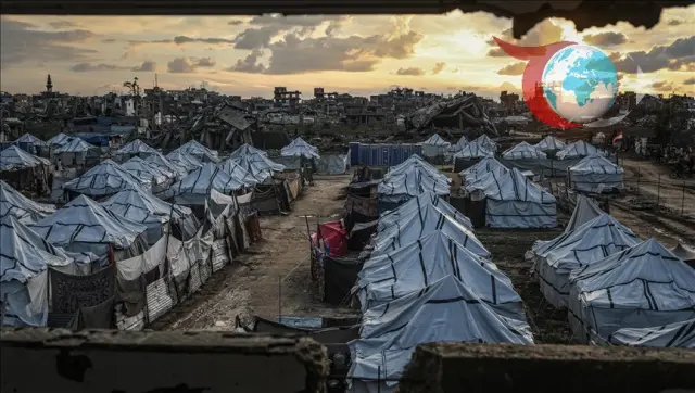 Gazze'de Çadırlar Şiddetli Yağışa Teslim: Filistinliler Hayatta Kalma Mücadelesi Veriyor