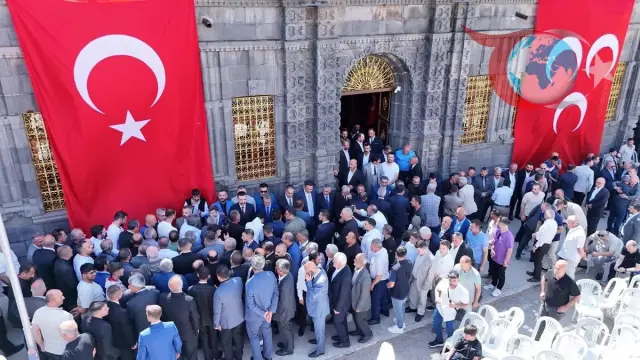 MHP Erzurum’da Birlik ve Beraberlik Mesajı Verdi: Bayramlaşma Coşkusu
