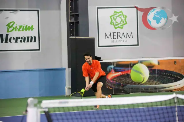 Meram’da Aileler Tenis Kortlarına İniyor