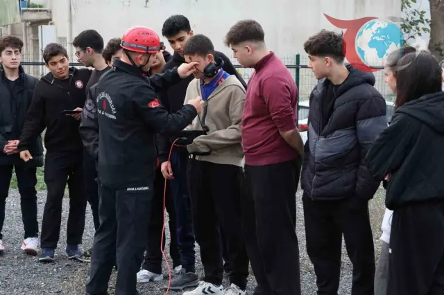 Ümraniye'de Gençlere Yönelik Arama Kurtarma Eğitimleri Artarak Devam Ediyor
