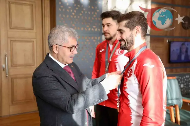 Niğdeli Milli Güreşçiler Deaflympics'te Bronz Madalya Kazandı