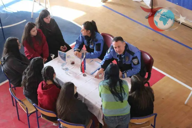 Germencik'te Öğrencilere Polislik Hakkında Aydınlatıcı Etkinlik