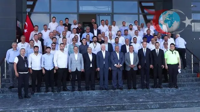 İstanbul Valisi'nden Taksicilere Bayram Ziyareti: "Havaalanı Taksicileri Şikayet Almayan Öncü Grup"