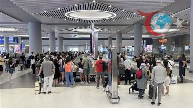 İstanbulluların Bayramdan Dönüş Yoğunluğu Havalimanlarında Trafiğe Yol Açtı