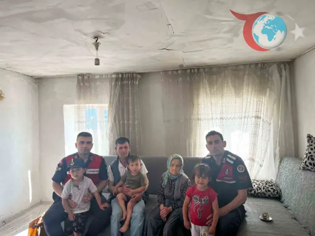 Gördes'te Jandarmadan Anlamlı Bayram Ziyareti