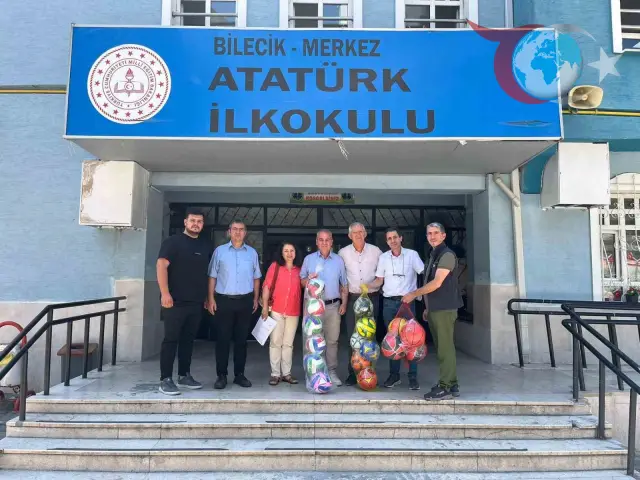 Bilecik’te Atık Toplayan Çocuklara Spor Ekipmanı Desteği