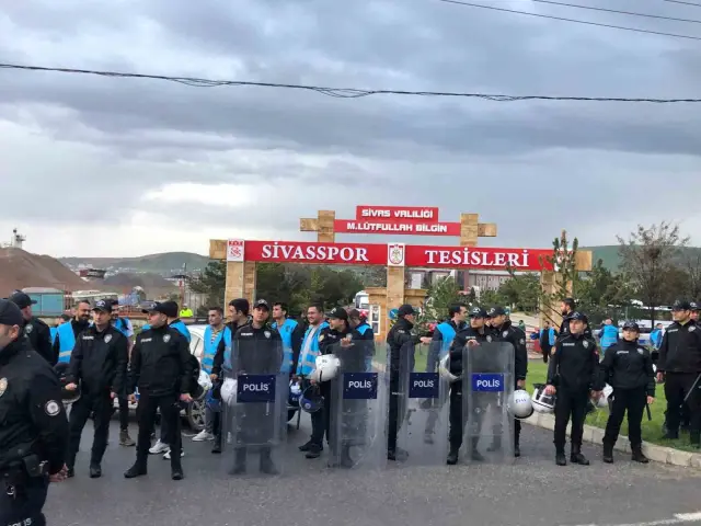 Sivasspor Taraftarları Takımı Protesto Etti