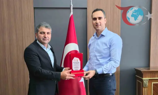 Kaymakam Yaşar Artar'a AK Parti Samsat Teşkilatından Plaket