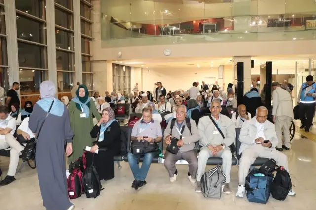 Elazığ Havalimanında Hacı Adayları Uğurlandı