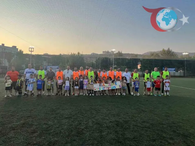 Efeler'de Babalar Günü'ne Özel Halı Saha Heyecanı