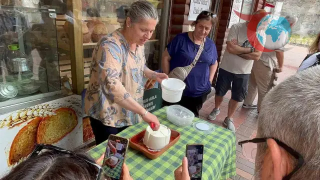 Zonguldak'ta Yöresel Lezzet Rüzgarı: Karaelmas Ekspresi Yolcuları Geleneksel Tatlarla Buluştu