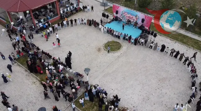 Bayburt’ta İlk Kez Düzenlenen Kuşburnu Çiçeği Festivali Büyük İlgi Gördü