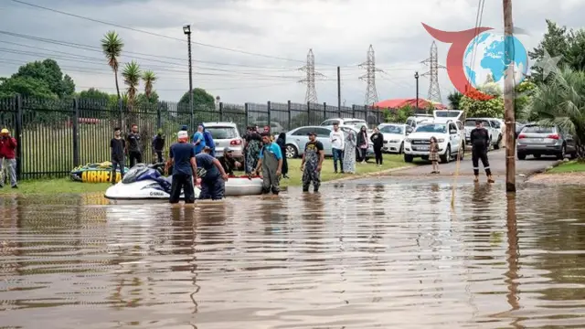 Doğu Cape'i Kasıp Kavuran Sel Felaketi: 90 Can Kaybı