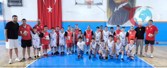 Down Sendromlular Basketbol Milli Takımı'ndan Yeşim Spor Kulübü'ne Anlamlı Ziyaret