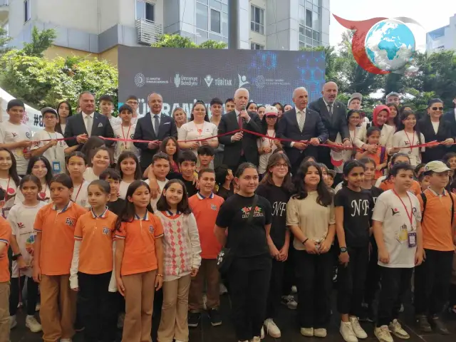 Ümraniye'de Bilim Coşkusu: Tübitak 4006-C Bilim Fuarı Festivali Açıldı