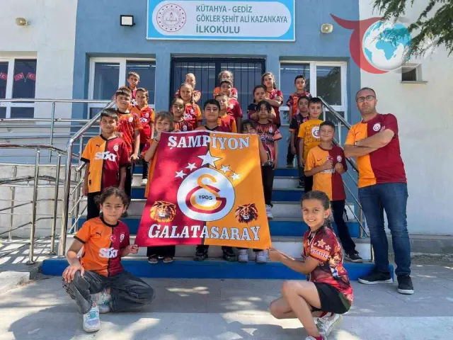 Gökler Beldesi'nde Minik Galatasaray Taraftarlarının Danslı Şampiyonluk Kutlaması