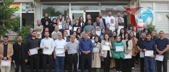 Bayburt Demirözü'nde Eğitimde Başarı Rüzgarı: 63 Öğretmene Onur Belgesi