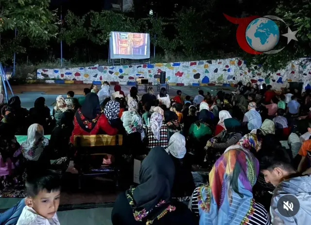 Akçaköy İlk ve Ortaokulu'nda Yıldızların Altında Sinema Keyfi