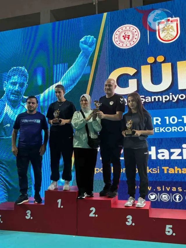 Afyonkarahisarlı Güreşçiler Türkiye Şampiyonası'nda Yine Zirvede