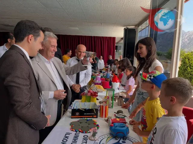 Öğrencilerden Sıfır Atık Sergisi: Atıkları Sanat Eserine Dönüştürdüler