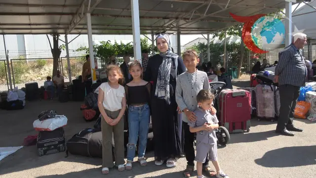 Suriyeli Sığınmacılar Türkiye'ye Teşekkür Ederek Yurtlarına Dönüyor