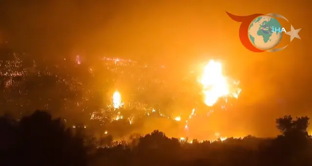 Yunanistan'ın Sakız Adası'nda Şiddetli Orman Yangınıyla Mücadele Sürüyor