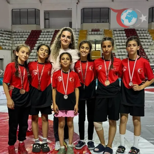 Sivas'ta Minikler Türkiye Güreş Şampiyonası'nda Salihli'den Büyük Başarı