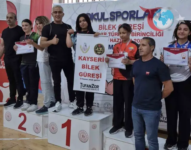 Kayseri Okulları Bilek Güreşi Şampiyonasından Zaferle Döndü