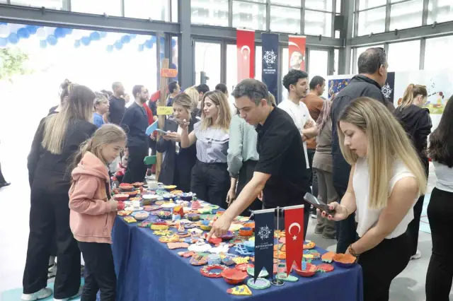 Aydın Büyükşehir Belediyesi Sanat ve Gelişim Otizm Merkezi Öğrencileri Sergi Açtı