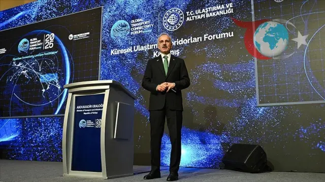 Küresel Ulaştırma Koridorları Forumu'nda Stratejik İşbirlikleri ve Anlaşmalar