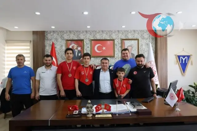 Minik Güreşçilerin Türkiye Şampiyonası Başarısı