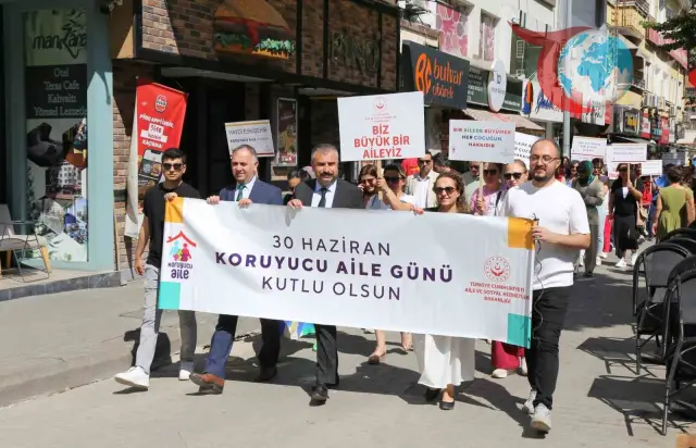 Eskişehir'de Koruyucu Ailelik Farkındalığı İçin Yürüyüş Düzenlendi