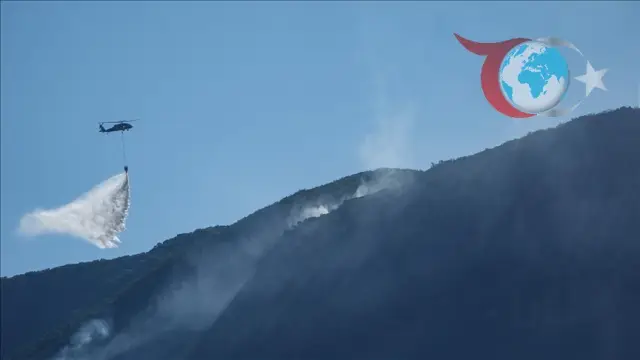 İzmir ve Manisa'da Orman Yangınları Kontrol Altına Alınmaya Çalışılıyor