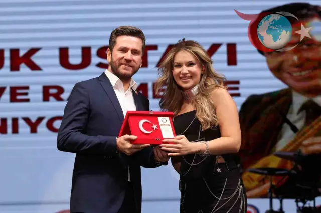 Kızılcabölük'te Kültür ve Eğlence Dolu Festival: Ece Mumay Konseri ile Unutulmaz Anlar